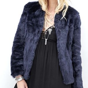 ✨SOLD✨ F21 navy faux fur coat